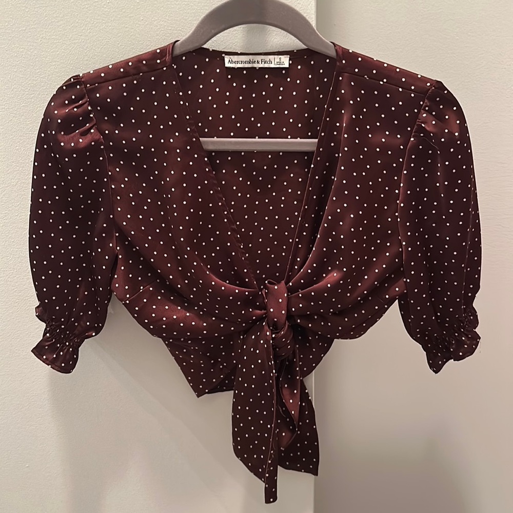Tie in the front polka dot top!